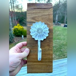 Hand-made Daisy Wall Hanger (Morado/Bolivian Rosewood)